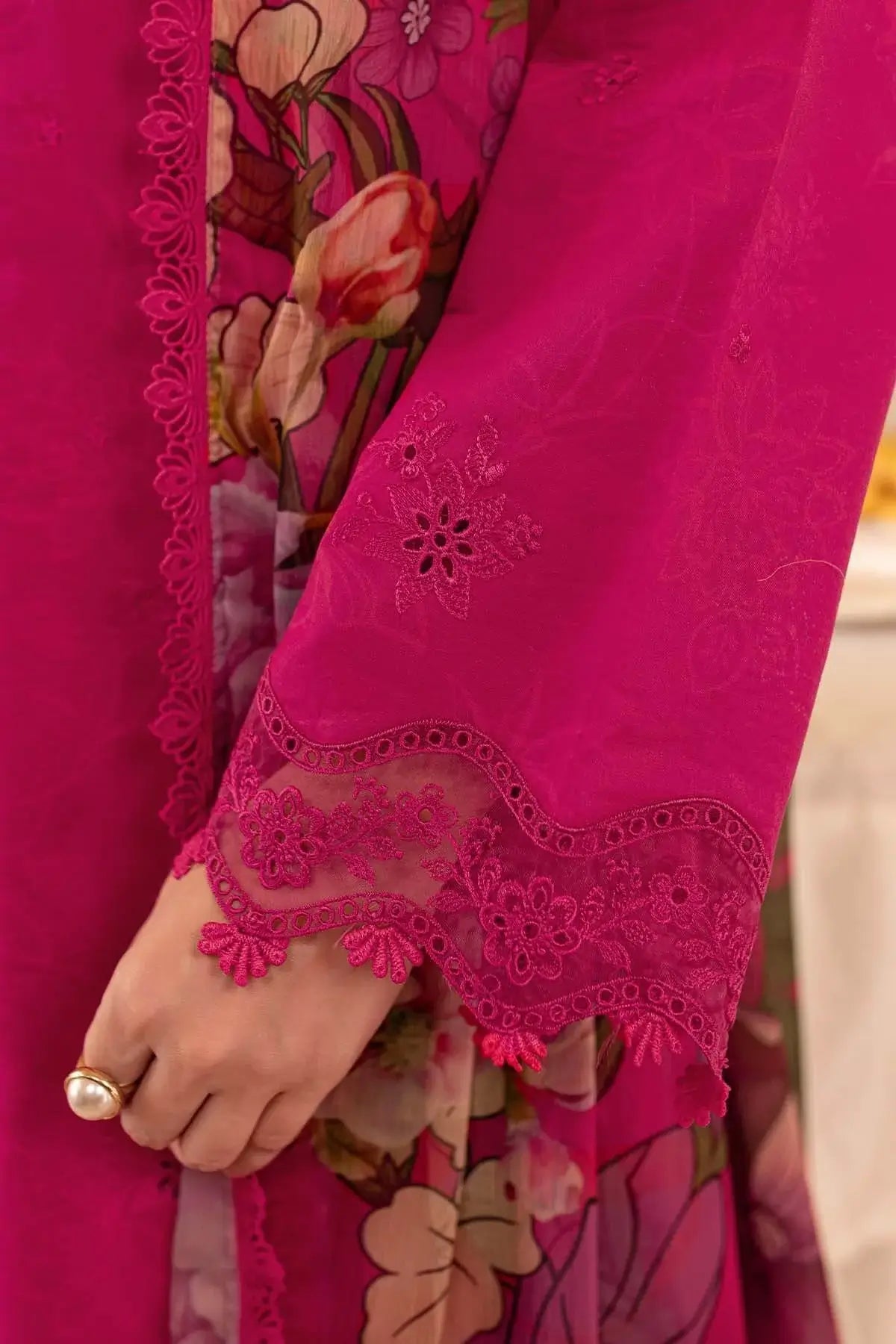3 Piece Unstitched Heavy Embroidered Chickan Kari Lawn Suit ( Fine Printed Silk Dupatta )