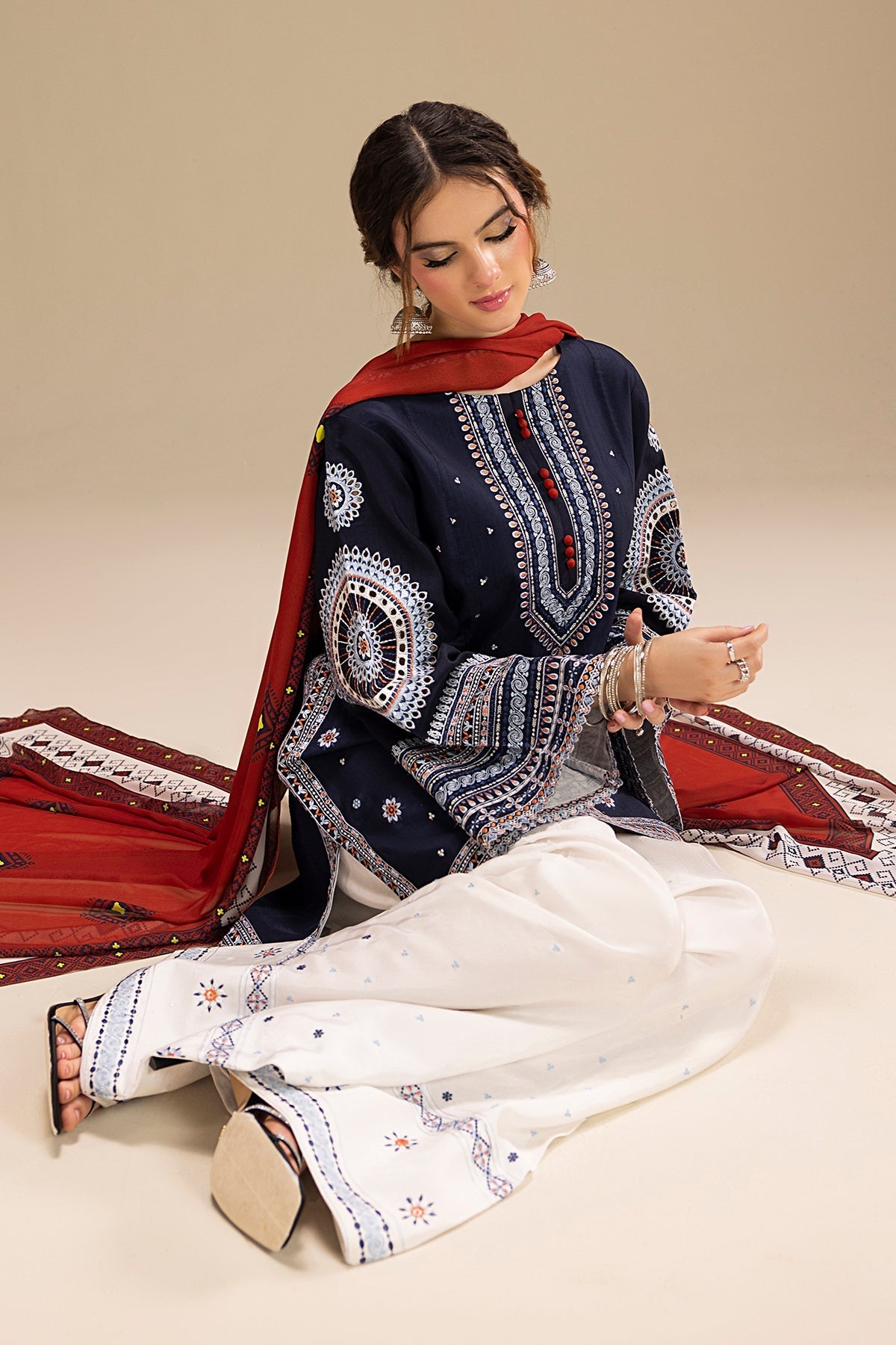 3 Piece - Embroidered Lawn Fabric with Printed Dupatta RR-610